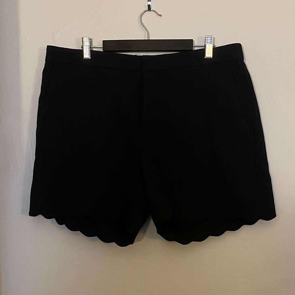 Banana Republic - Scalloped Navy Short - size 10
